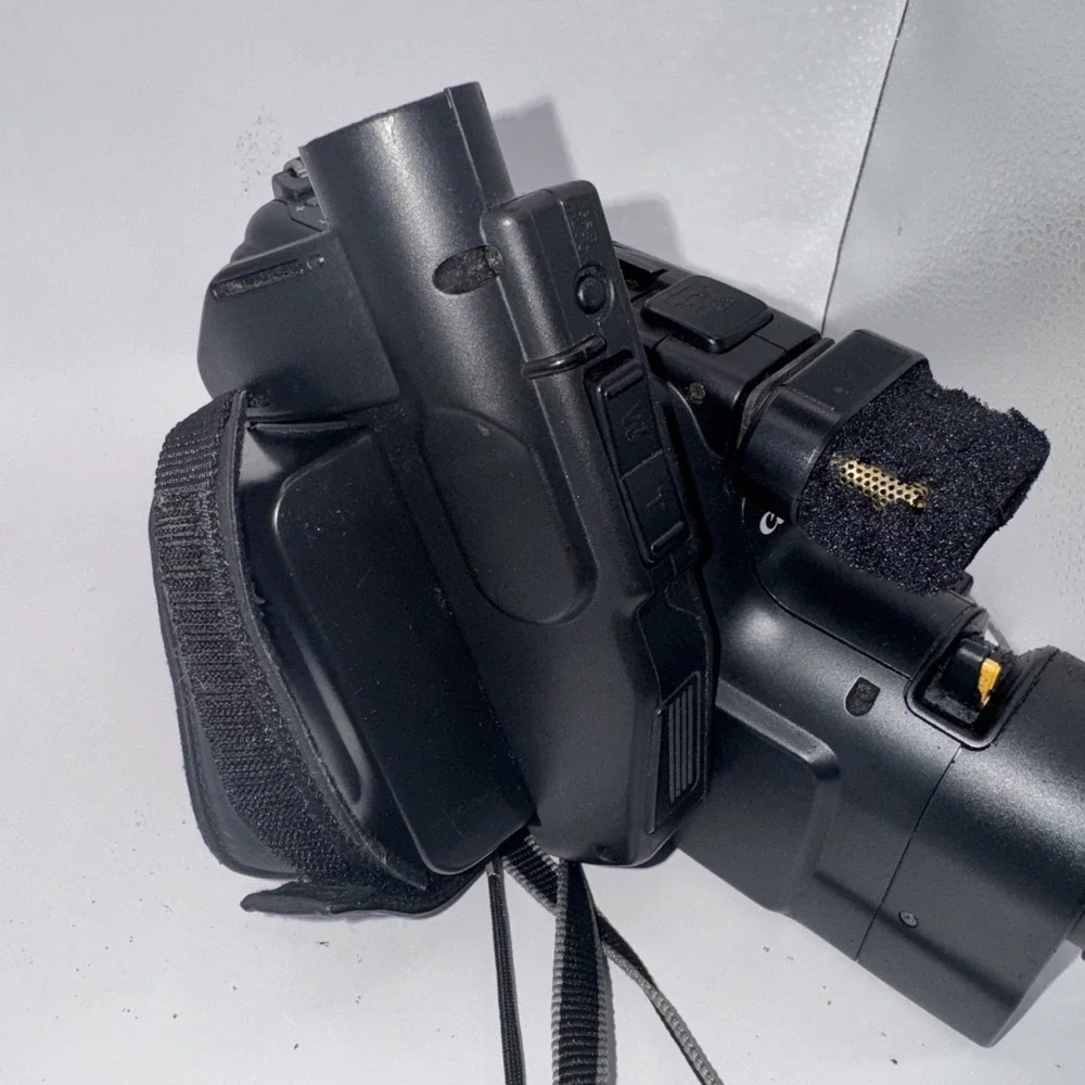 Canon E250A Camcorder Canovision plus extras in Case, w/battery&charger UNTESTED